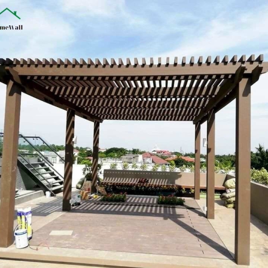 Thi công lam gỗ nhựa 1
